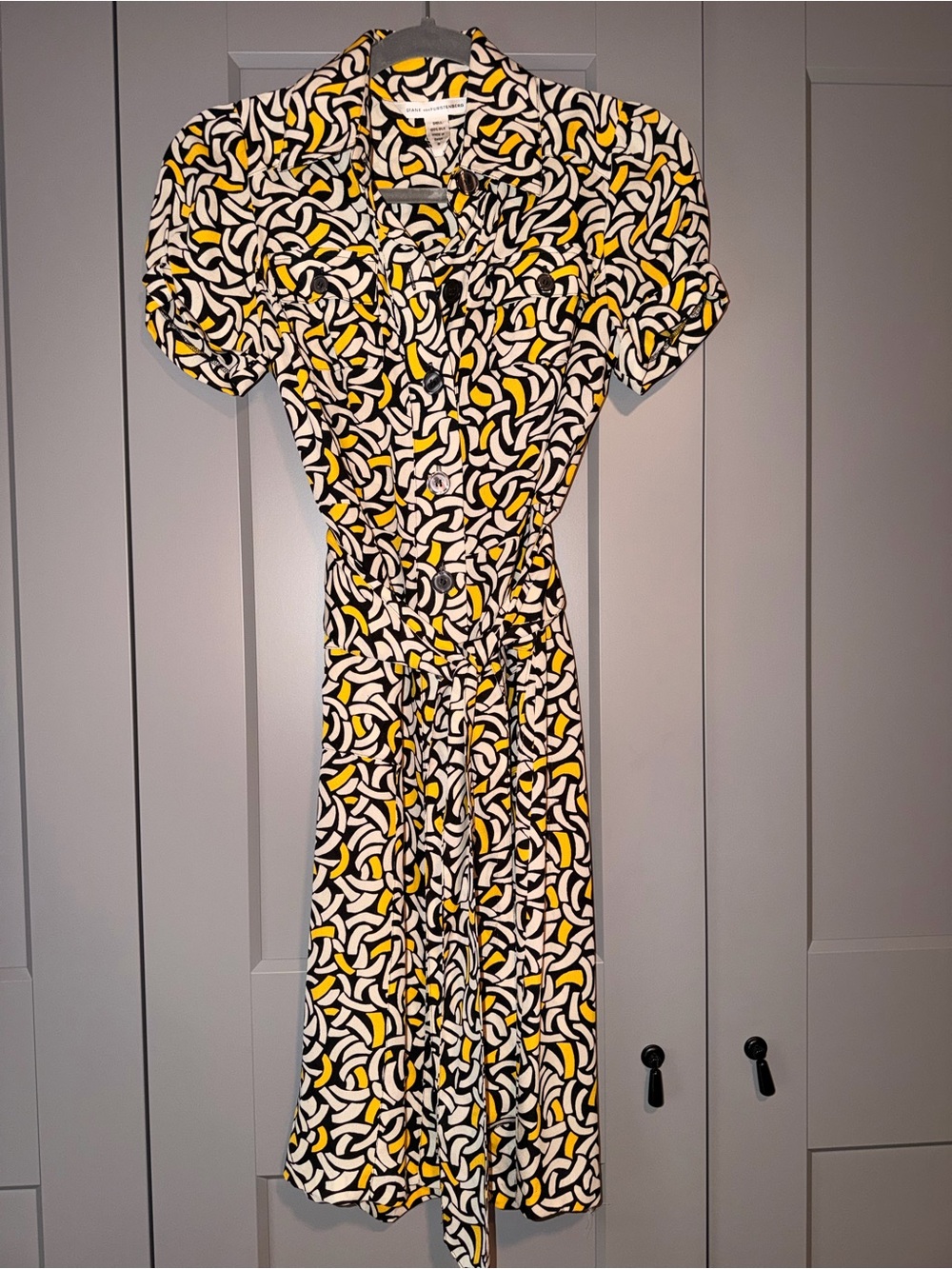 Diane Von Furstenberg vintage printed Button-Front knee length silk Dress